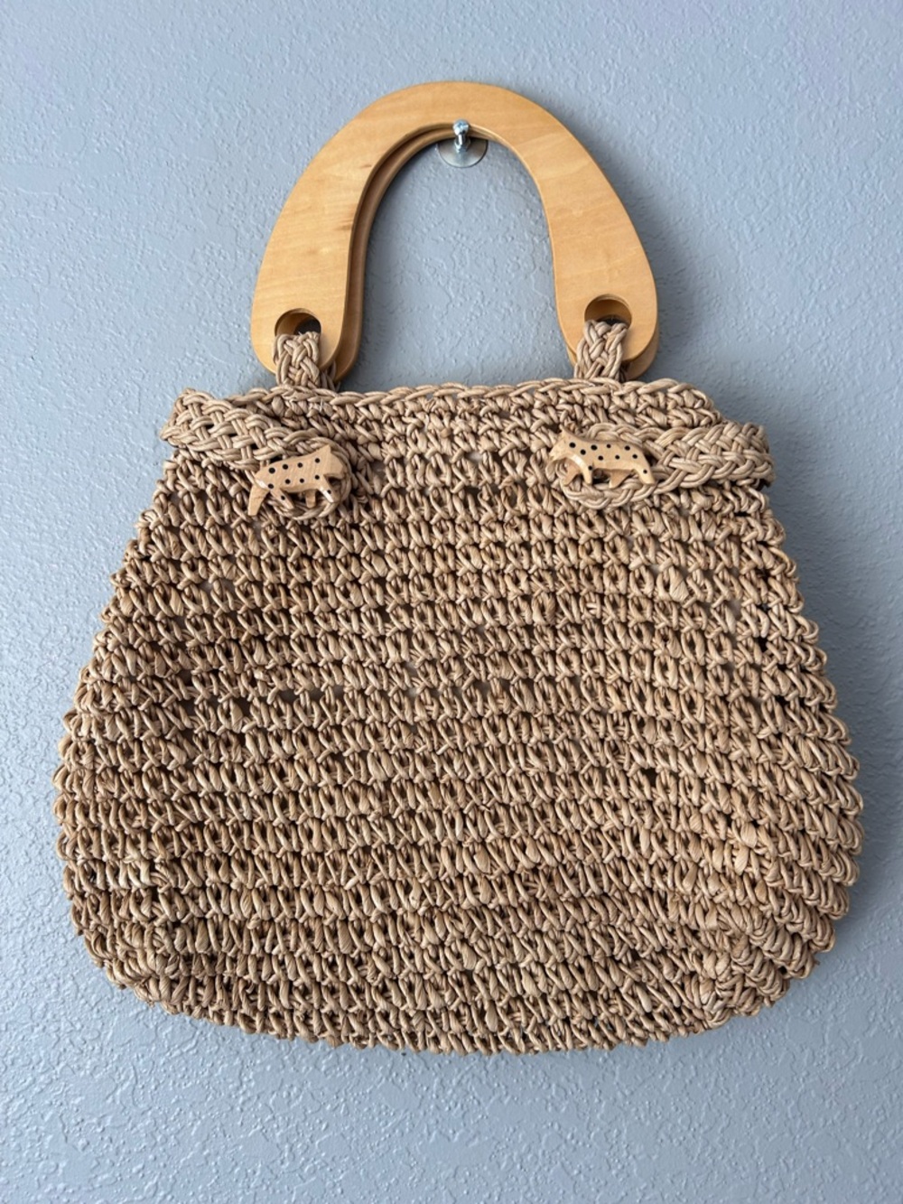 Vintage Wooden Handle Straw Bag Purse With Wooden Animal Accents - Picture 10 of 10
